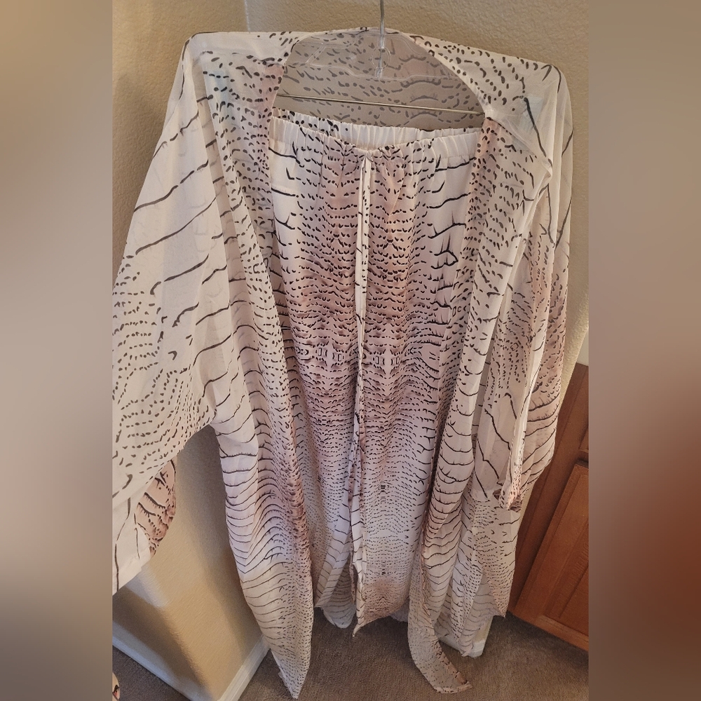 NWOT 2 peice snake print, crocodile print lounge wear, resort wear🐊🐍